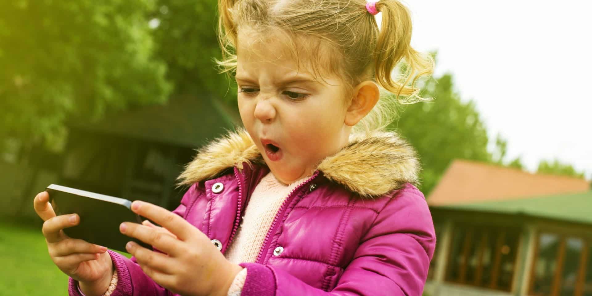 Should Divorced Parents Give Their Child a Phone