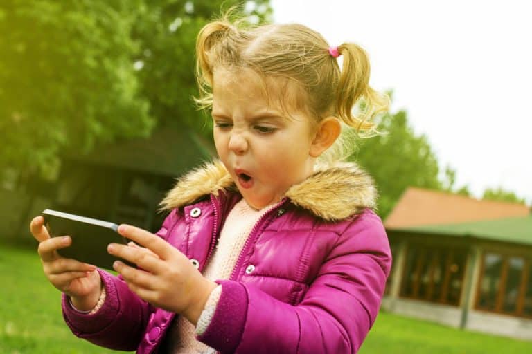 Should Divorced Parents Give Their Child a Phone
